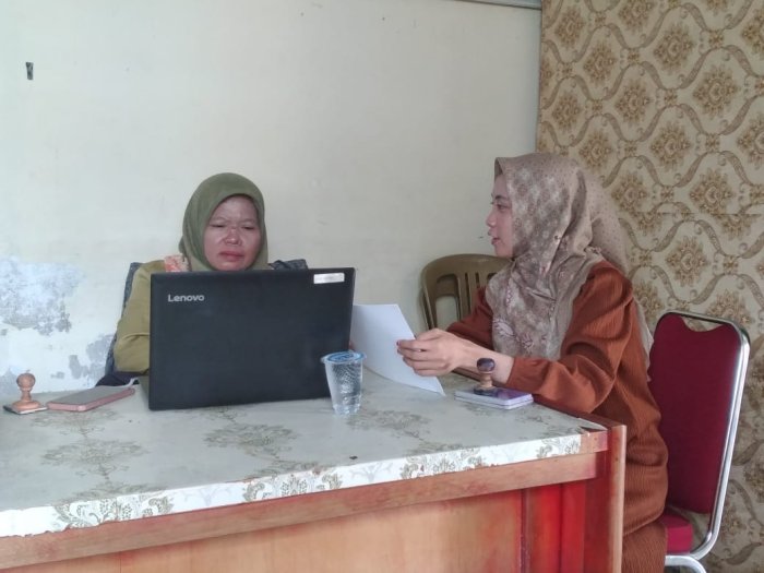 Koordinasi Waka Humas dan Kaur TU MTsN 3 Muaro Jambi Bahas Pendataan Alumni Siswa