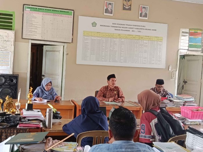 Rapat Persiapan Pembagian Rapor Semester Ganjil Tahun Pelajaran 2025/2026
