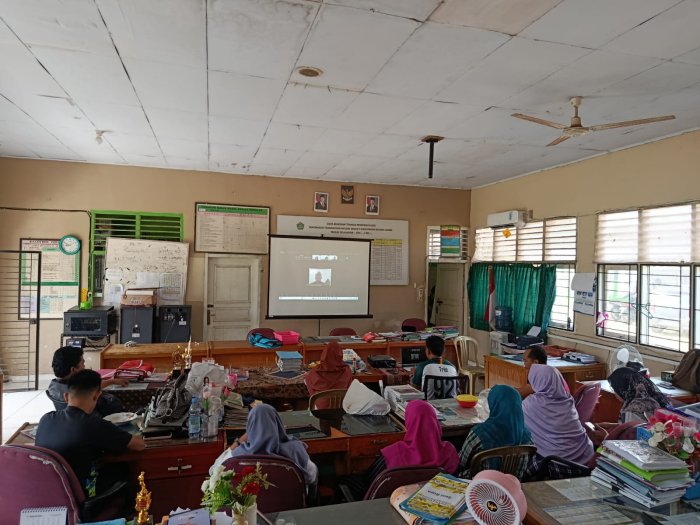 Guru MTsN 3 Muaro Jambi Ikuti Pembinaan Madrasah Siaga Kependudukan