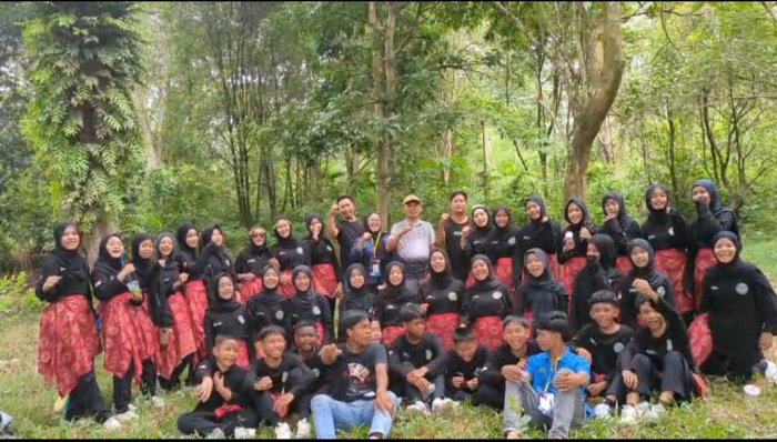 Kepala Madrasah MTsN 3 Muaro Jambi Beri Dukungan Penuh pada Lomba Siginjai Marching Arts Competition di UNJA Mendalo