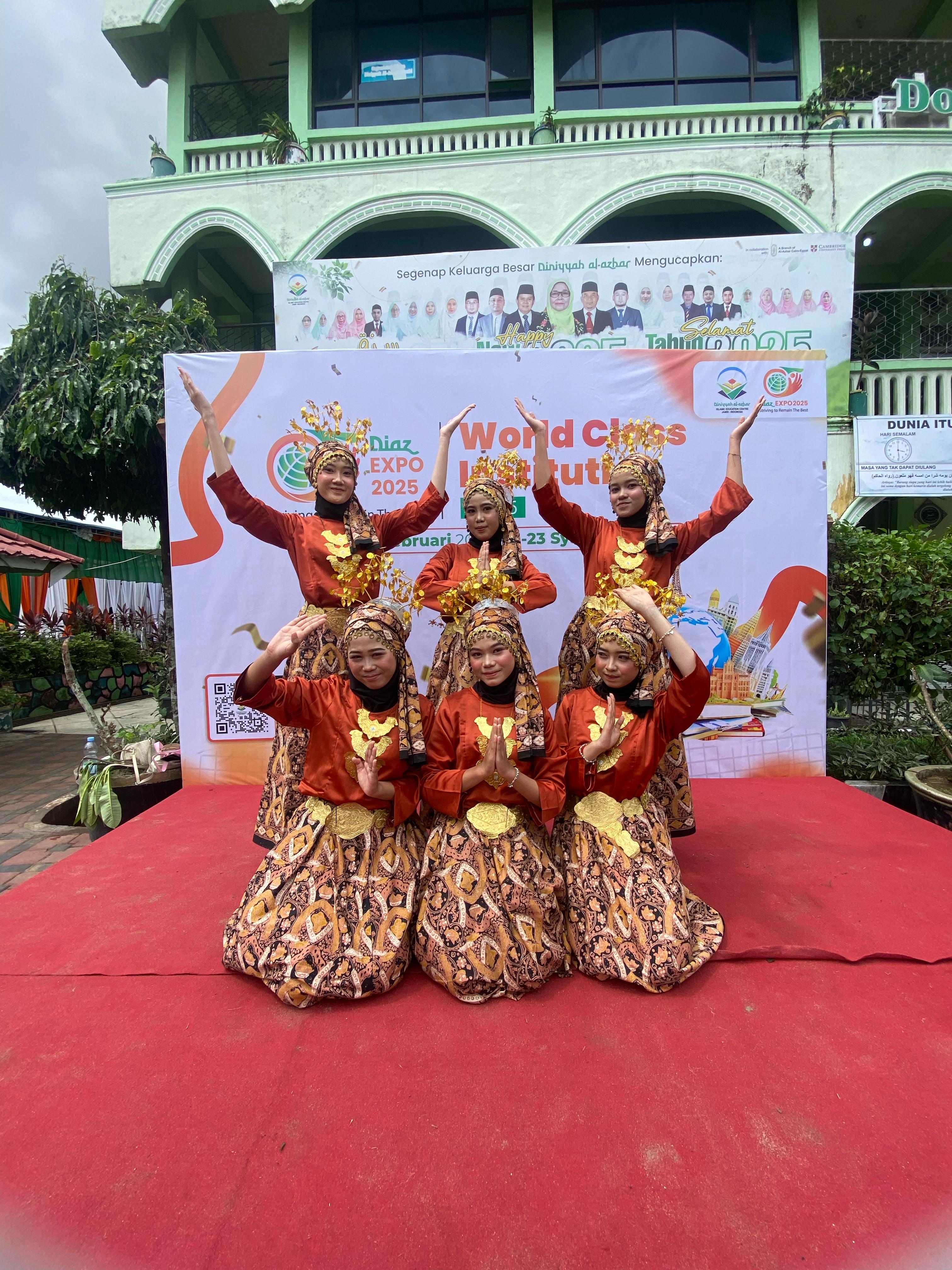 Tim Tari MTsN 3 Muaro Jambi Raih Juara 1 Lomba Tari Kreasi Tingkat Provinsi 