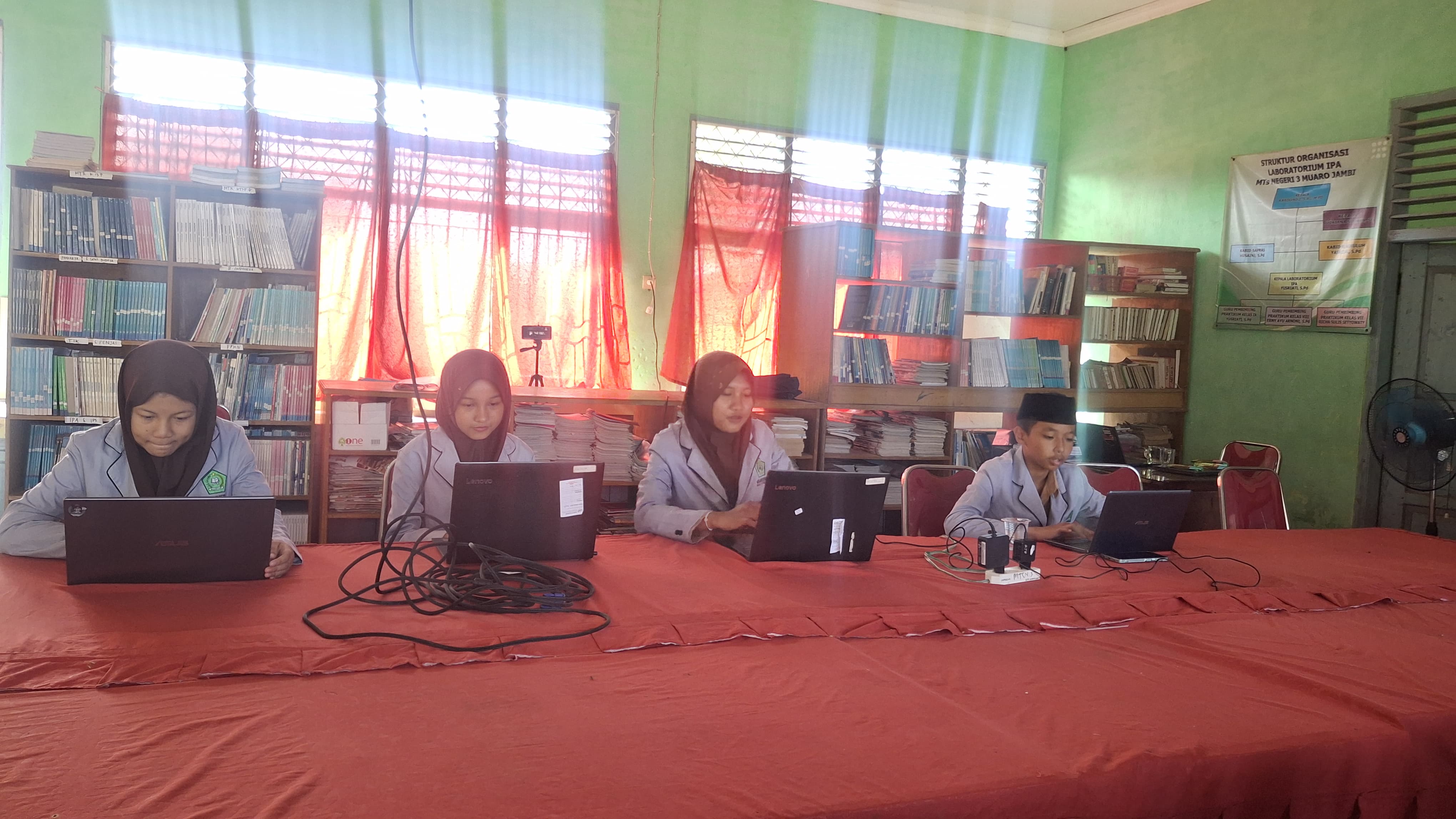 Siswa MTsN 3 Muaro Jambi Borong Juara dalam Olimpiade Bahasa Arab Tingkat Kabupaten