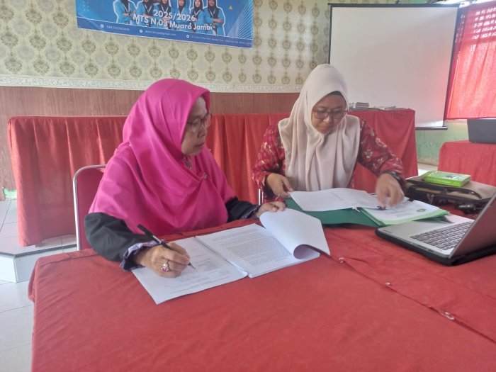 Supervisi Administrasi Guru BK di MTsN 3 Muaro Jambi Dorong Peningkatan Mutu Layanan Bimbingan dan Konseling