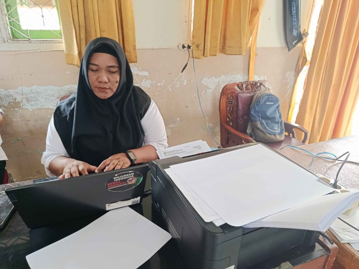 Operator EMIS MTsN 3 Muaro Jambi Tekankan Pentingnya Kesamaan Data Siswa dan Guru