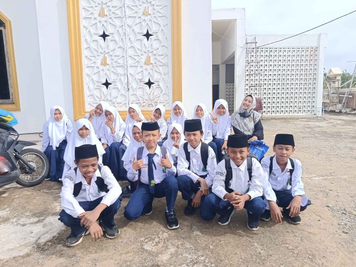 Siswa-Siswi MTsN 3 Muaro Jambi Semarakkan Lomba Tilawah Anak-Anak dan Canet di Masjid Al-Mukhtar Aksodano Sengeti
