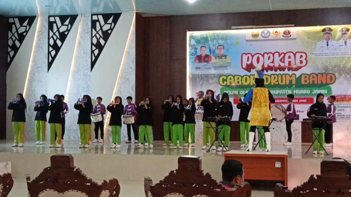 Tim Drumband MTsN 3 Muaro Jambi Tampil di Porkab 2025