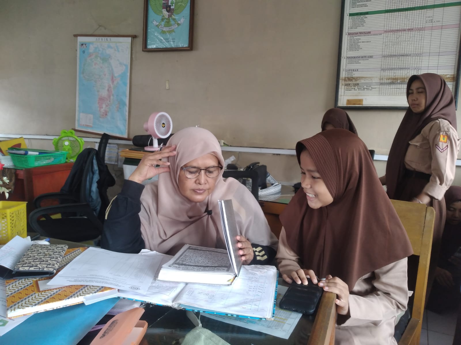Siswa Kelas IX MTsN 3 Muaro Jambi Laksanakan Setoran Juz 30 Menjelang Kelulusan