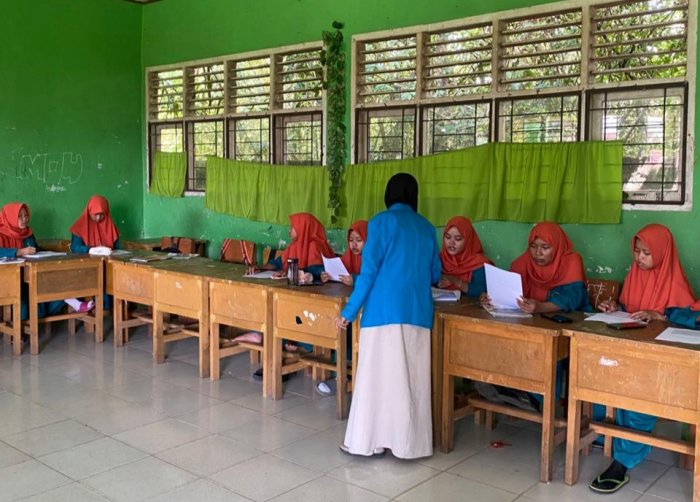 Mahasiswi Jurusan Fisika UIN STS JAMBI PLP 2024, Lakukan Riset di MTsN 3 Muaro Jambi