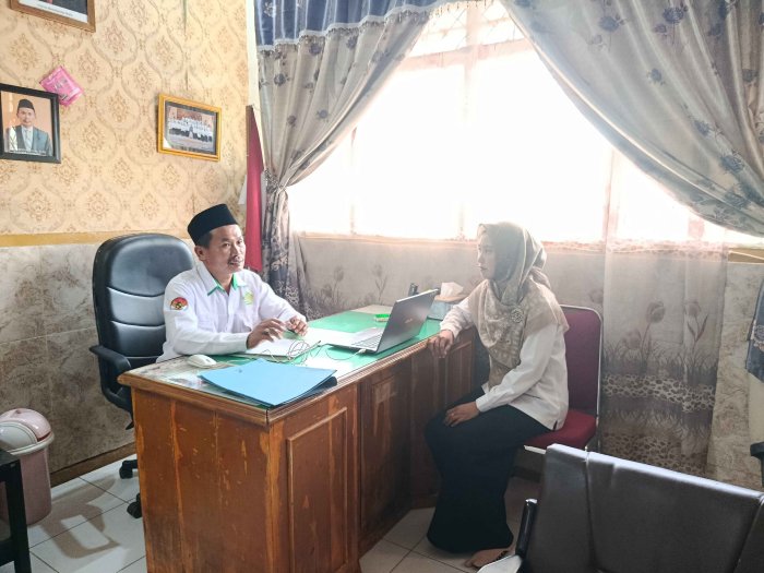 Kepala MTsN 3 Muaro Jambi Beri Arahan tentang Pengembangan Website Madrasah