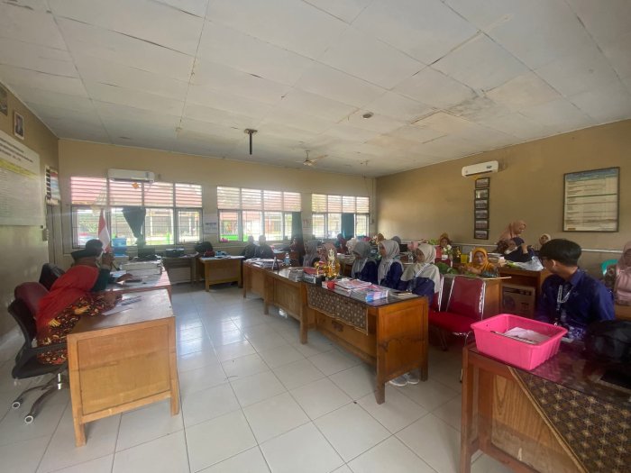 Persiapan PKKM MTsN 3 Muaro Jambi, Seluruh Staf, Waka, dan Guru Turun Tangan