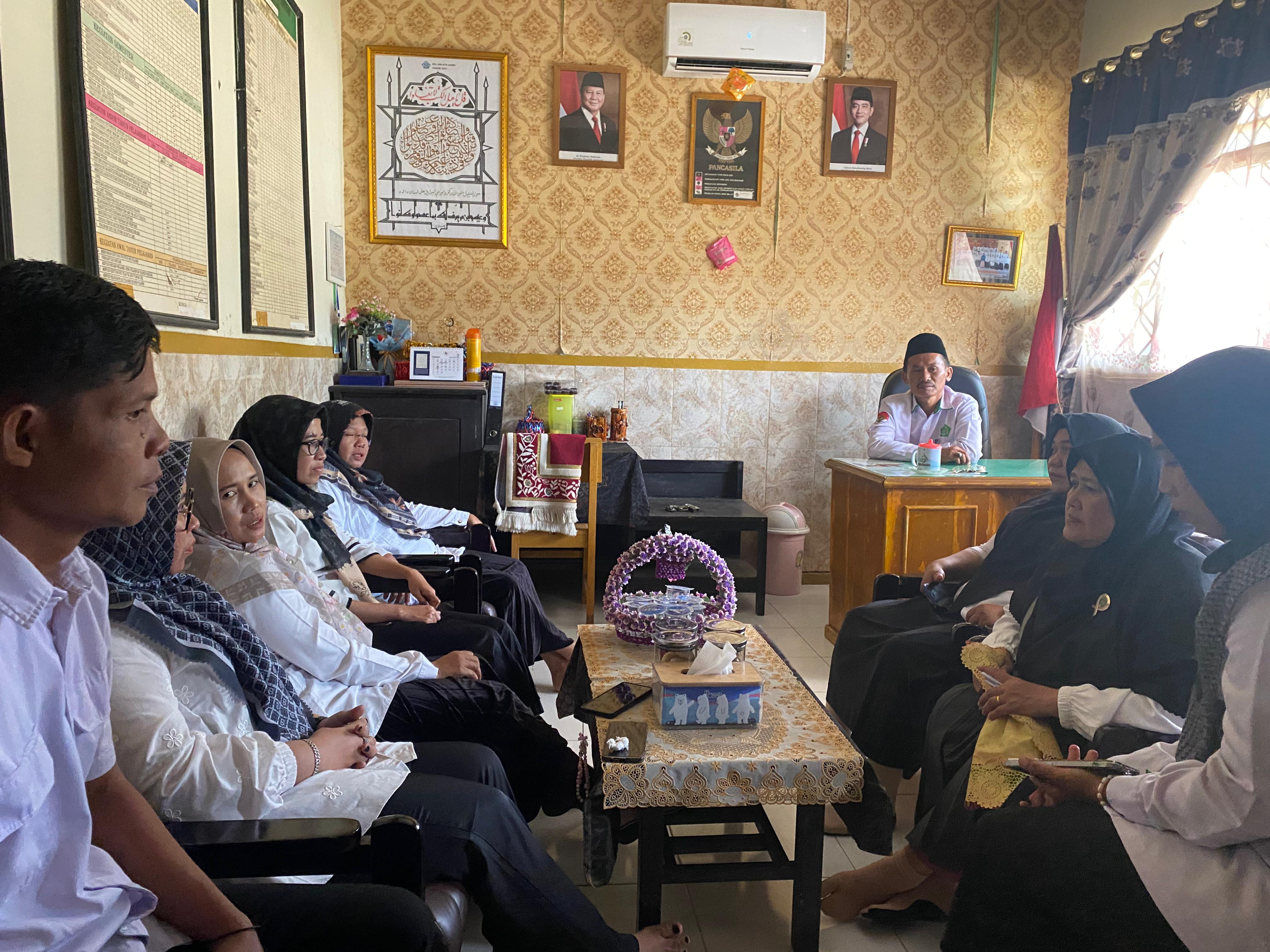 Kepala MTsN 3 Muaro Jambi Berikan Pembinaan kepada PPPK yang Baru Dilantik: Tekankan Disiplin dan Dedikasi