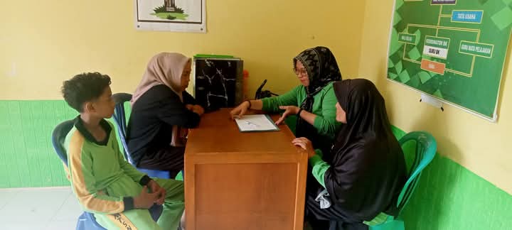 Guru BK MTsN 3 Muaro Jambi Bimbing Siswa dalam Meningkatkan Kesehatan Mental dan Perkembangan Karakter