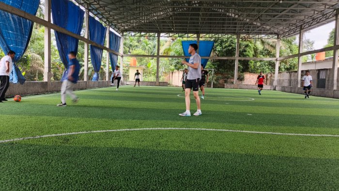 Futsal Jadi Pilihan Favorit Guru-Guru Laki-Laki MTsN 3 Muaro Jambi untuk Jaga Kebugaran dan Kebersamaan