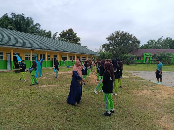 Mayoret Baru Drumband Gema Citra MTsN 3 Muaro Jambi Latihan Bersama Pelatih