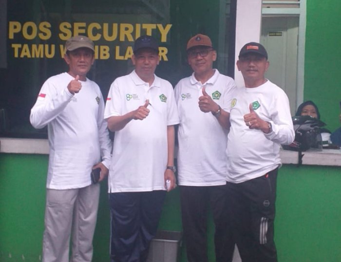 Kepala MTsN 3 Muaro Jambi Ikuti Jalan Santai Kanwil Kemenag Jambi dalam Rangka HAB ke-80