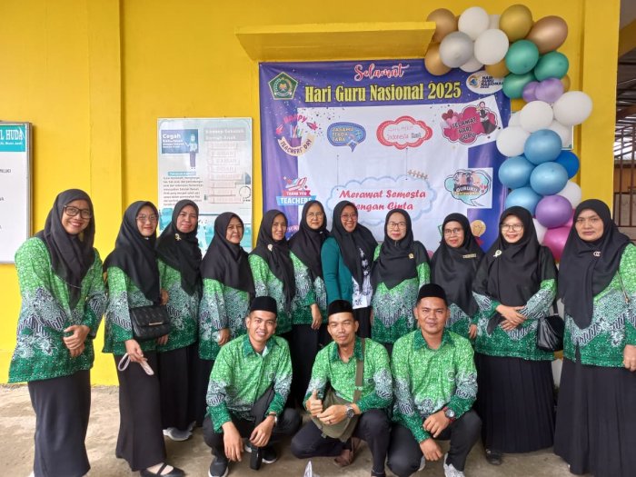 Seragam PGM Indonesia Jadi Seragam Resmi di Hari Guru di MTsN 3 Muaro Jambi