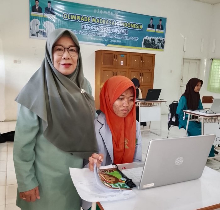 Dra. Zahara, Guru Pembimbing OMI yang Sukses Antar Sabila Karin ke Tingkat Provinsi