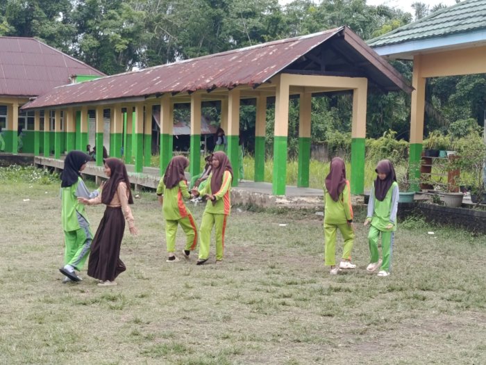 Tim Tari MTsN 3 Muaro Jambi Terus Matangkan Latihan untuk Penyambutan Kafilah MTQ Provinsi Jambi tahun 2025