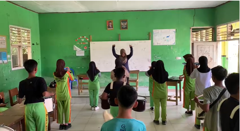 Drumband MTsN 3 Muaro Jambi Siap Tampil Meriahkan Acara Perpisahan Kelas IX