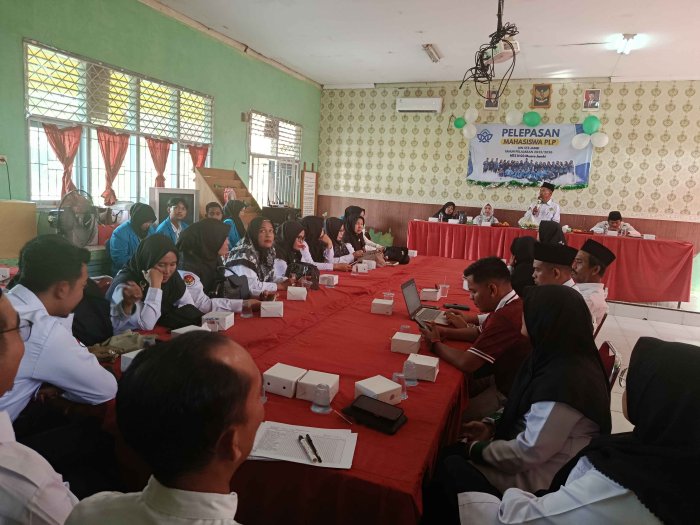 Guru-Guru MTsN 3 Muaro Jambi Antusias Berkumpul untuk Melepas Kepergian Mahasiswa PLP UIN STS Jambi