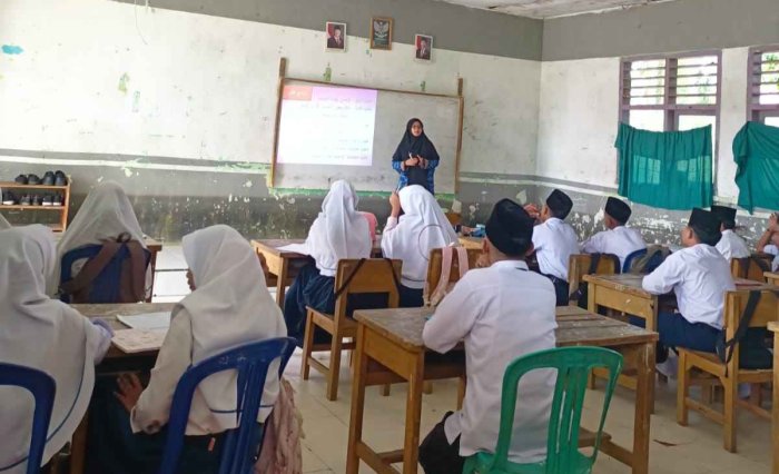 Kepala Madrasah MTsN 3 Muaro Jambi Lakukan Supervisi Pembelajaran Guru Bahasa Arab